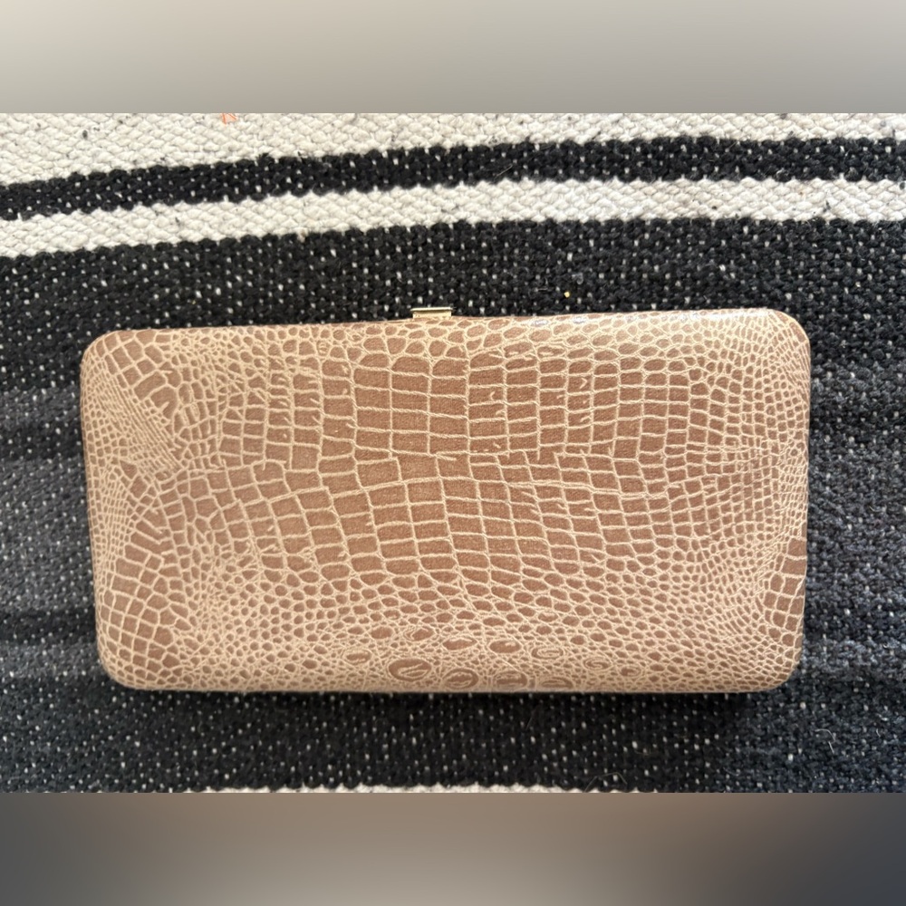 Chic Crocodile Pattern Brown Clutch - image 3